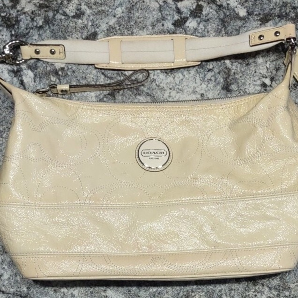 VINTAGE Coach Cream Leather Shoulder Bag with Gold Accents